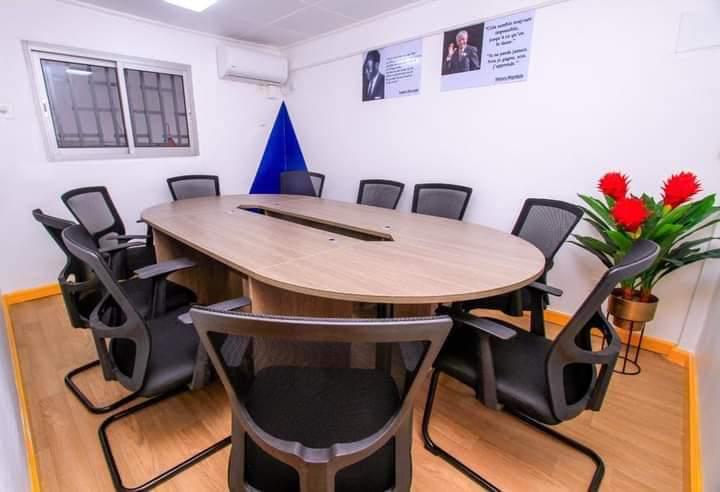 Salle de réunion 10 places équipée